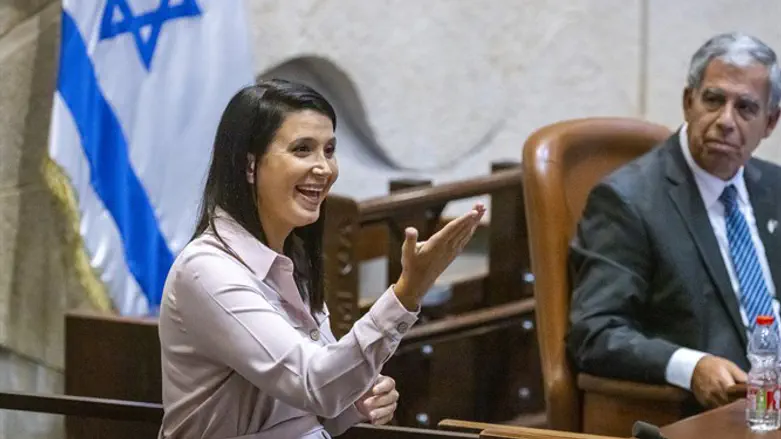 MK Shirley Pinto