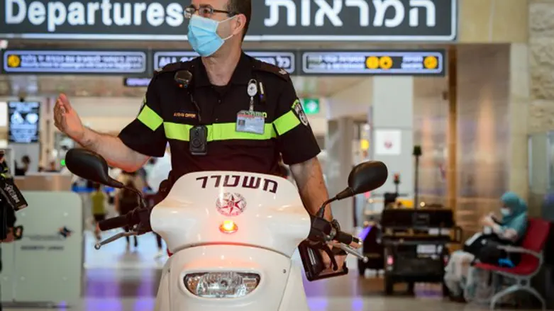 оФицер полиции в Бкн-Гурион