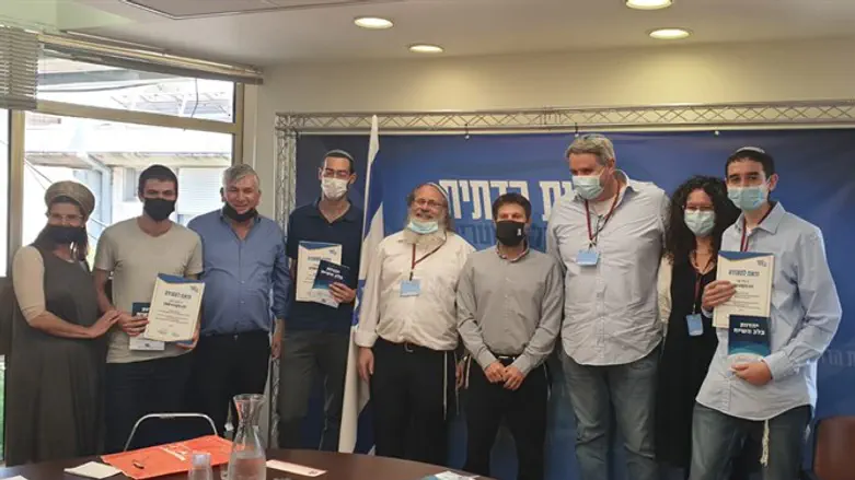 הזוכים במיזם הכתיבה של המפלגה