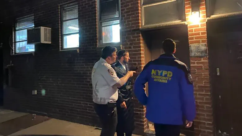 הכניסה לבית הכנסת שסמוך לו אירעה התקיפה