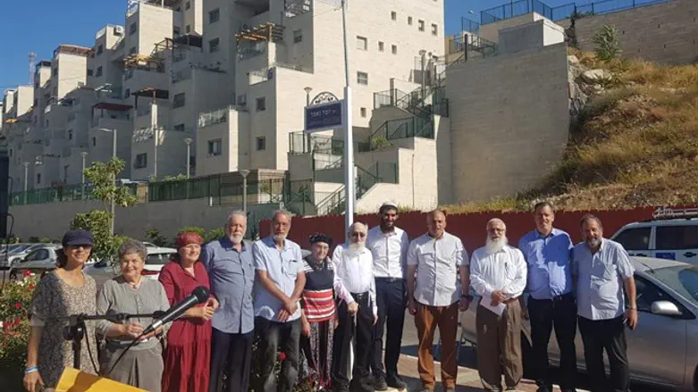 טקס קריאת הרחוב על שמו של יובל נאמן