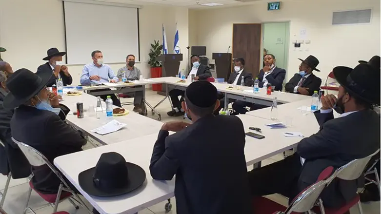 מתן כהנא עם רבני הקהילה האתיופית בישראל