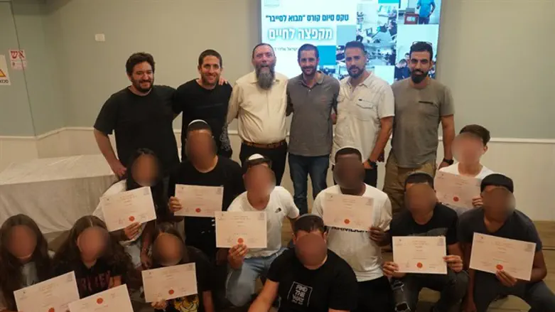 ילדי בית הילדים בסיום קורס הסייבר