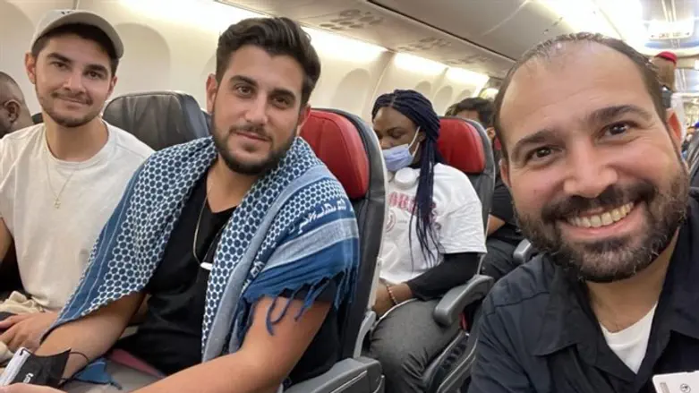 המשתחררים בדרך הביתה