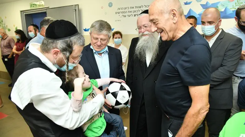 ראש הממשלה לשעבר וקפטן מכבי תל אביב ביקרו ברשת 'עלה'