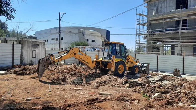 Building in Beit El