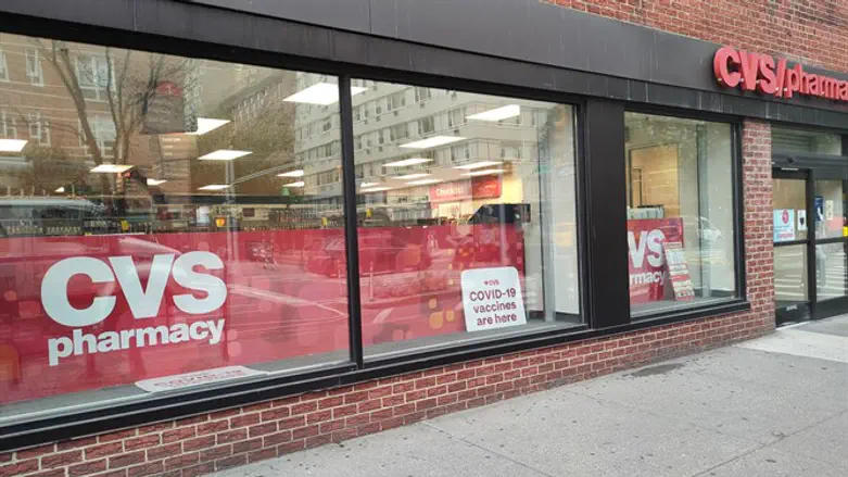 העירייה מזרזת ומציעה תגמול. בית מרקחת שמציע חיסונים במנהטן