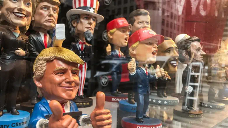 Фигурки с лицом Трампа