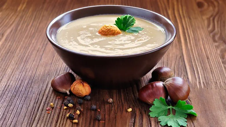 מרק פטריות וערמונים