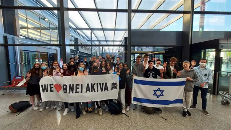 חניכי בני עקיבא אנגליה בדרך לישראל