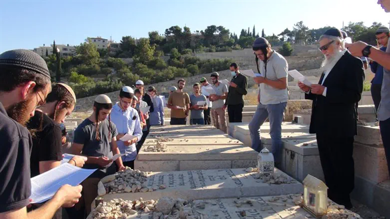 Beit El Rosh Yeshiva at Rabbi Kook's grave