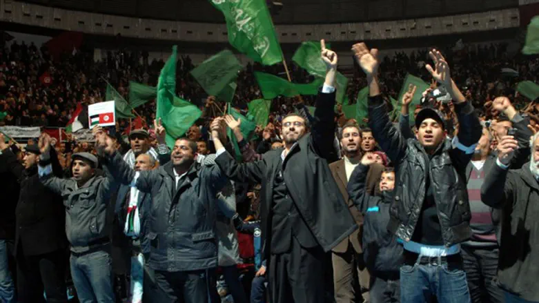 Tunisians cheer on Hamas PM Ismail Haniyeh