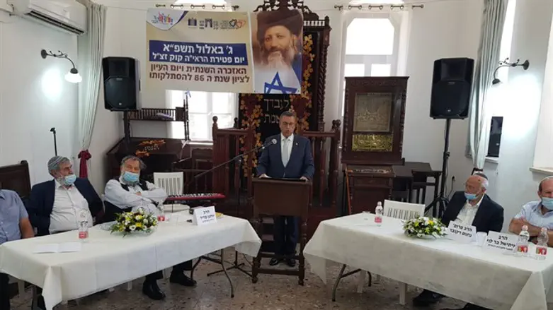 ליאון באזכרה בבית הרב