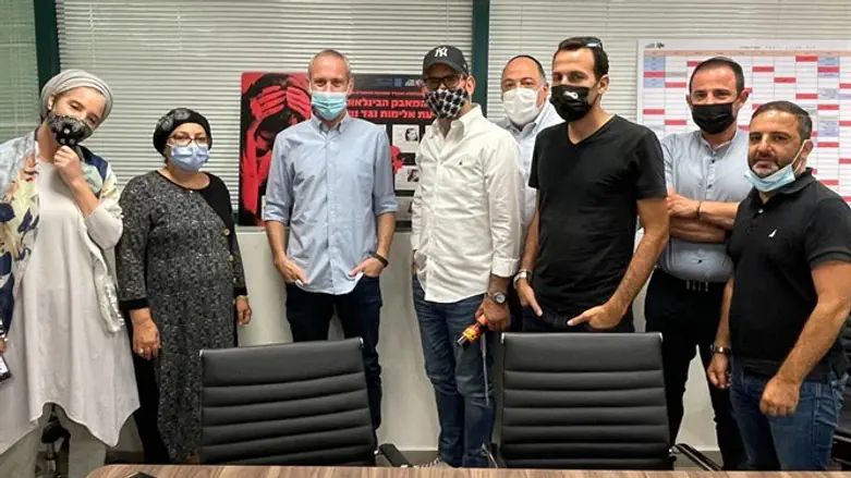 היוצרים הדתיים עם השר טרופר