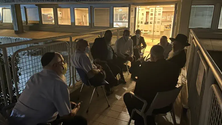 השר כהנא עם הרבנים