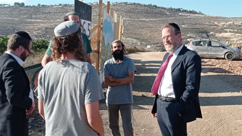 יצחק פינדרוס בקומי אורי