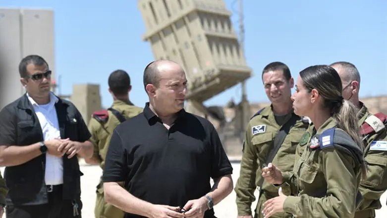 Bennett meets soldiers who man Iron Dome