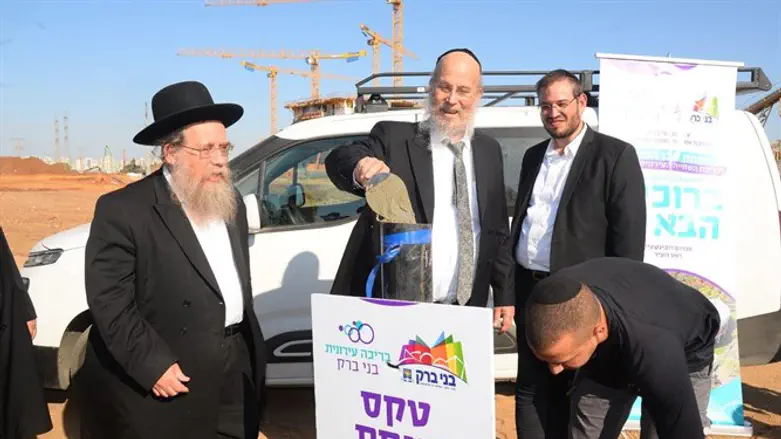 הנחת אבן הפינה