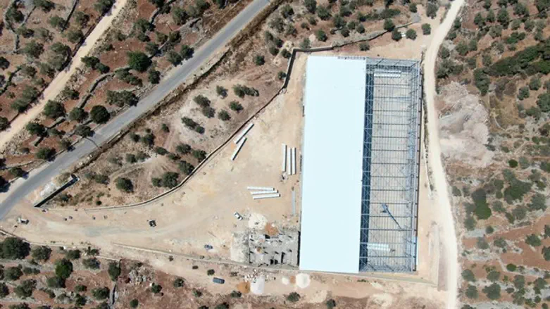 המבנה הלא חוקי