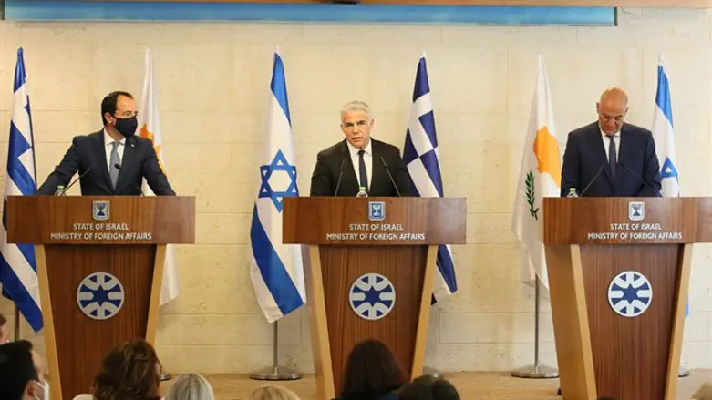 לפיד עם שרי החוץ