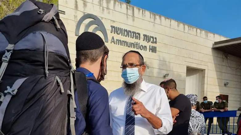 חיילי 'נצח' בגבעת התחמושת