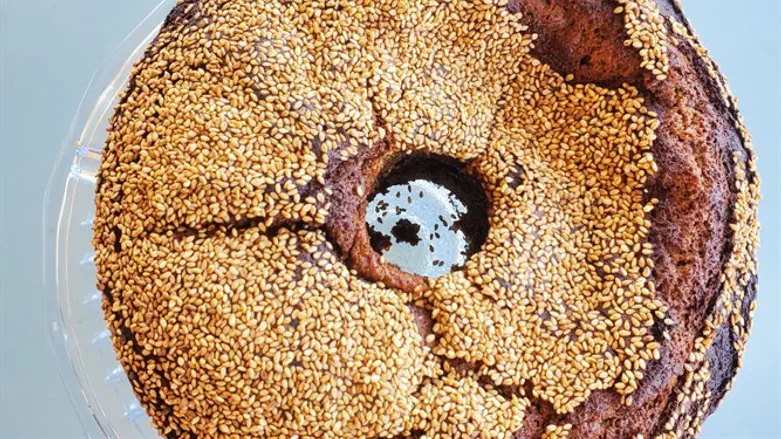 עוגת דבש בציפוי סומסום