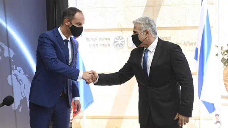 לפיד ולוגאר