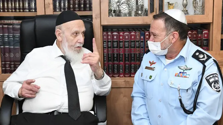 המפכ"ל יעקב שבתאי עם הרב שלום כהן