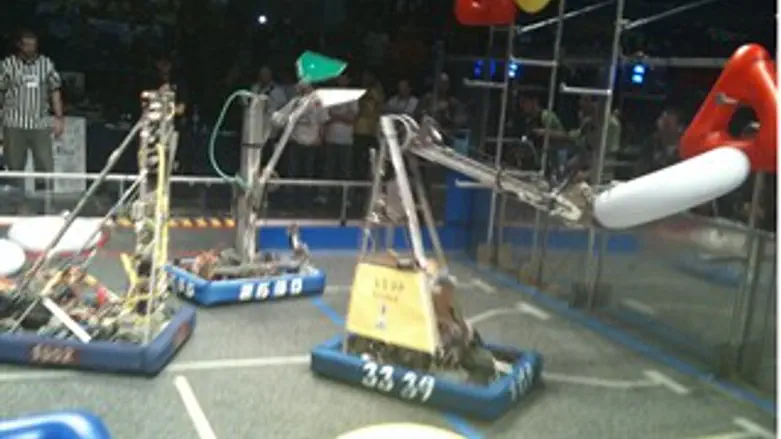 חינוך דרך טכנולוגיה - FIRST