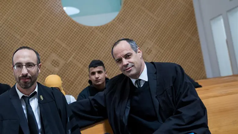 עורכי הדין של חוננו באולם בית המשפט העליון