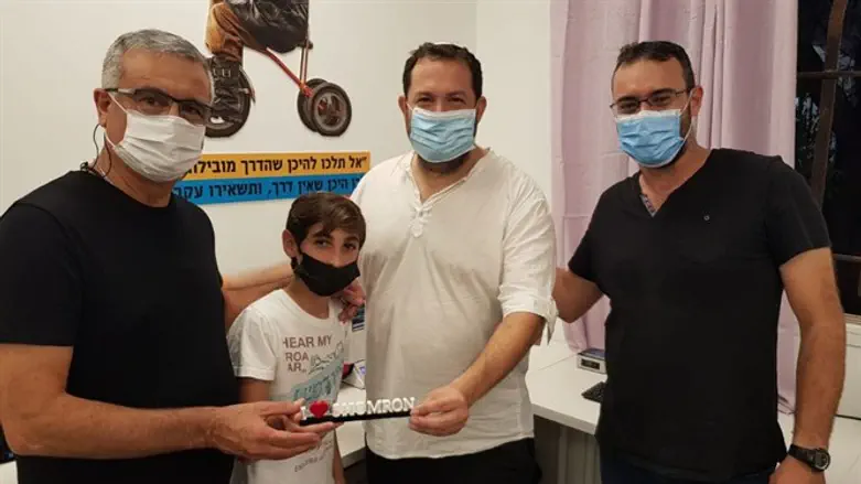 נריה חריף העניק לברוך הפתעה בתלת מימד: "איי לאב שומרון"