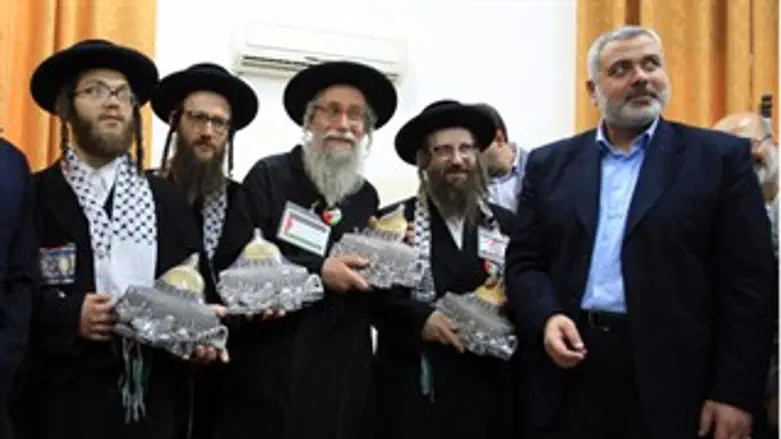 החבורה בביקור דומה מהעבר...