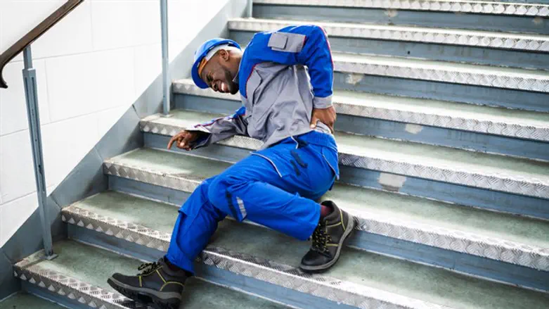 מוביל לנפילות מסוכנות