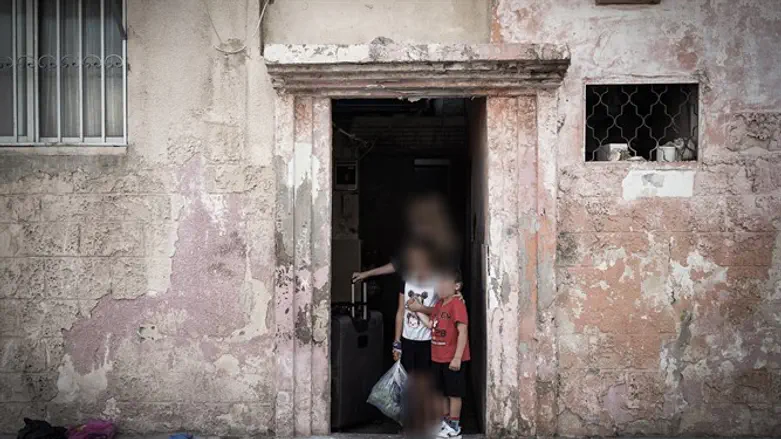 חילוץ מכפר ערבי.