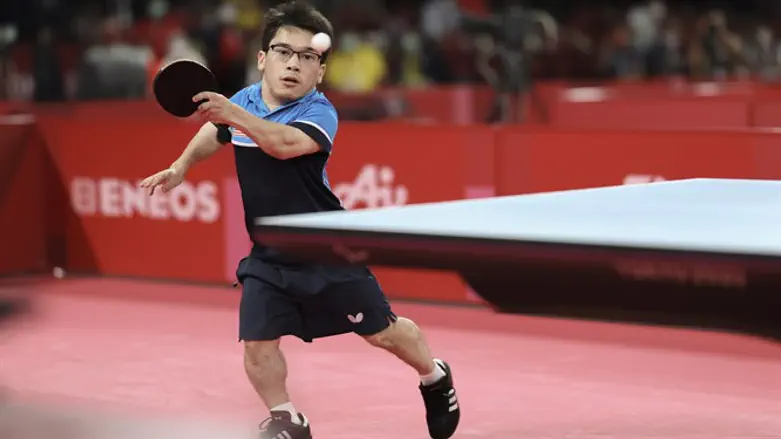 Ian Seidenfeld competes in a gold medal match