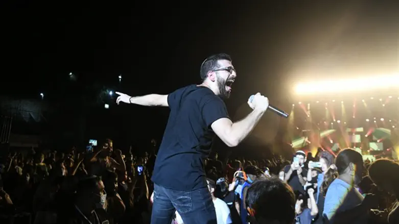 חנן בן ארי במופע הקיץ בבנימין