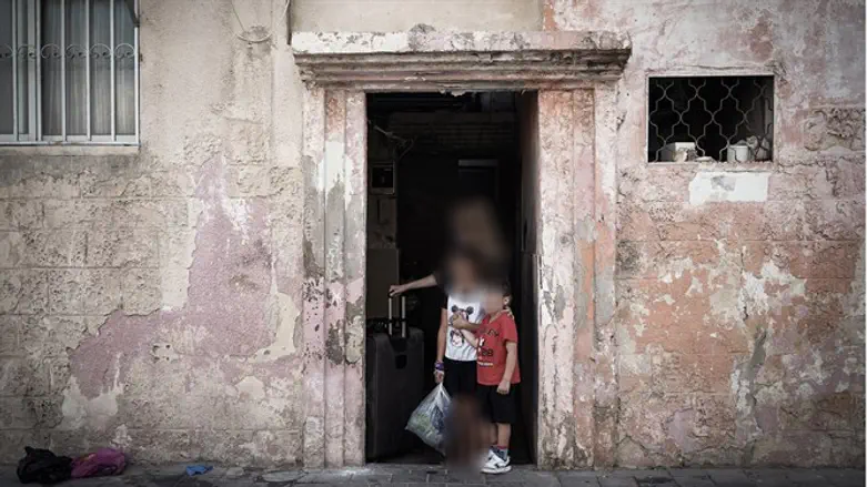 Efrat and her daughters