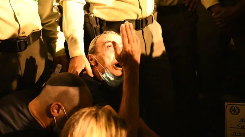 אבי של בראל שמואלי בהלוויה