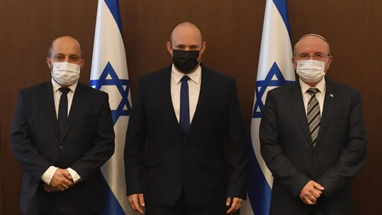 מימין: בן שבת, בנט וחולתא