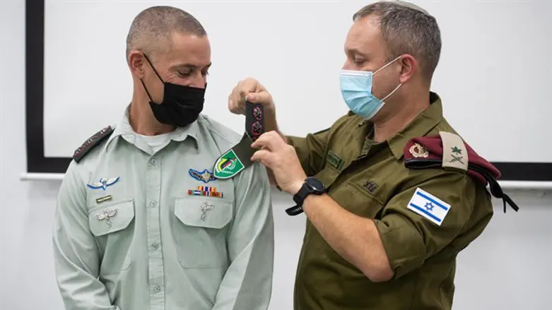 אורן שמחה (משמאל)