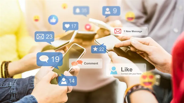 כוח רב עם מעט ביקורת