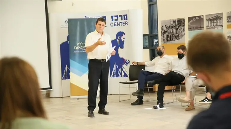 עמית הלוי עם מחזור י"ד של המכללה למדינאות