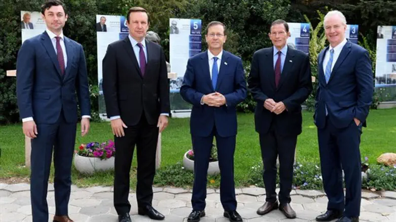 President Herzog with the Demaocrat delegation. 