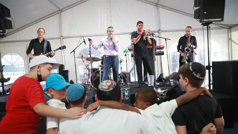 Avraham Fried and his band