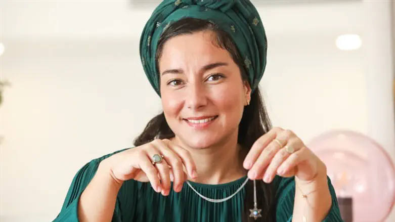"הנס שקרה לי הוא מעבר לחיים הפרטיים שלי. זה העומק של הזהות היהודית". חנה אייל