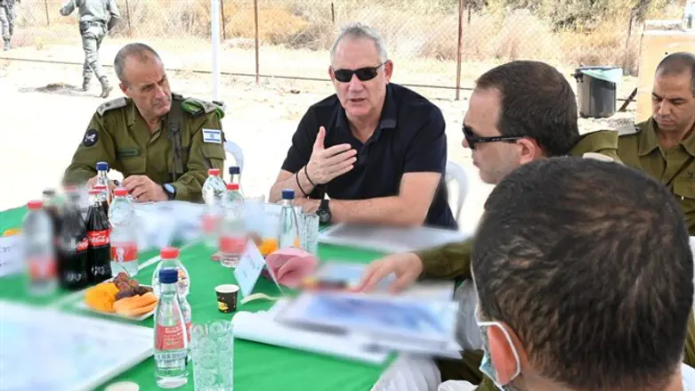 בני גנץ בהערכת מצב בשומרון