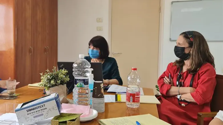 ח"כ מיכ וולדיגר במהלך הסיור