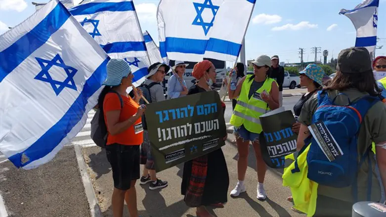 משתתפות צעדת האמהות