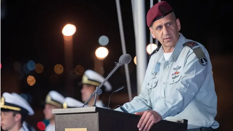 Chief of Staff at Naval Academy graduation ceremony