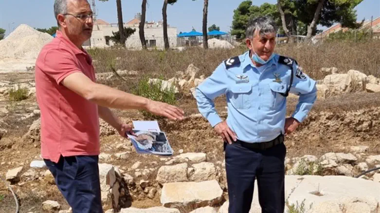 ניצב עוזי לוי ושי אלון